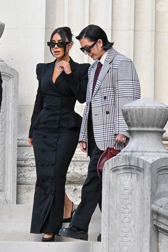 Kim Kardashian et sa mère Kris Jenner - La star américaine Kim Kardashian à la sortie du procès de la rue tronchet des "Papys braqueurs" au palais de justice de Paris, France, le 13 mai 2025.  © Bestimage