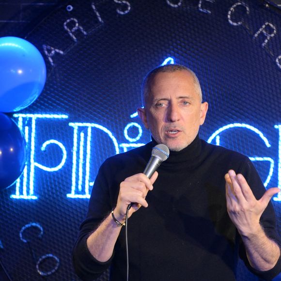 tout comme les humoristes Nordine Ganso et Yann Guillarme.

Gad Elmaleh lors de la soirée pour les 5 ans du Fridge Comedy Club à Paris le 22 novembre 2025.

© Rachid Bellak / Bestimage
