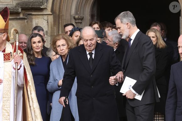 La reine Letizia d’Espagne, La reine Sofia, Le roi Juan Carlos Ier, Le roi Felipe VI d’Espagne - Service commémoratif du roi Constantin de Grèce au château de Windsor le 27 février 2024. (Zuma Press / Bestimage).