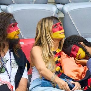 Heidi Klum GNTM avec son mari Tom Kaulitz et ses quatre enfants Lou à côté d'elle, Johan, Henry et Leni avec son petit ami Aris Rachevsky lors du match de la phase de groupe ALLEMAGNE - ECOSSE 5-1 du Championnat d'Europe 2024 de l'UEFA, le 14 juin 2024 à Munich, Allemagne. Photo de Imago/ABACAPRESS.COM