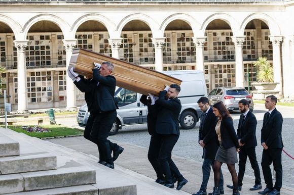 Arrivée du cerceuil - Obsèques d'Isabelle Mergault à la Coupole du Père-Lachaise à Paris le 30 mars 2026. © Cyril Moreau - Dominique Jacovides / Bestimage