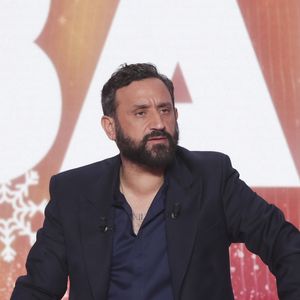 Exclusif - Cyril Hanouna sur le plateau de l'émission "Touche pas à mon poste" (TPMP) diffusée en direct sur C8 le 17 décembre 2024. © Jack Tribeca / Bestimage