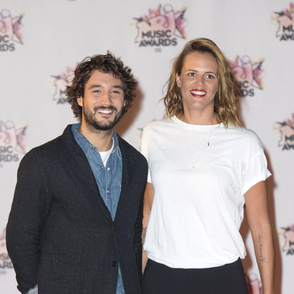 De nombreuses familles font aujourd'hui le choix de la bienveillance pour transformer une rupture en une nouvelle forme de solidarité.

Laure Manaudou et son compagnon Jérémy Frérot - Arrivées à la cérémonie des NRJ Music Awards au Palais des Festivals à Cannes. © Rachid Bellak/Bestimage