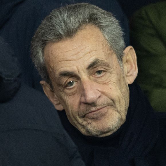 Nicolas Sarkozy - Célébrités dans les tribunes lors du match de Ligue des Champions entre le Paris Saint Germain contre Tottenham Hotspur Football Club (5-3) au Parc des Princes à Paris le 26 novembre 2025. © Cyril Moreau/Bestimage