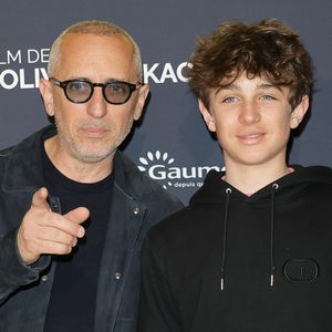 Il était accompagné de son fils Raphaël et de son frère Arié Elmaleh.

Gad Elmaleh et son fils Raphaël - Première du film "Juste une illusion" au cinéma Le Grand Rex à Paris le 22 mars 2026. © Coadic Guirec/Bestimage