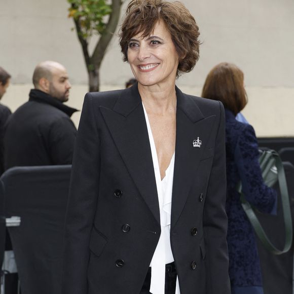 Elle se souvient avec émotion de l’annonce faite à ses enfants et de leur étonnante maturité face à la douleur. 

Inès de la Fressange - Arrivées des people au défilé de mode printemps-été 2025 "Chloé" lors de la fashion week de Paris le 26 septembre 2024. © Chistophe Aubert via Bestimage