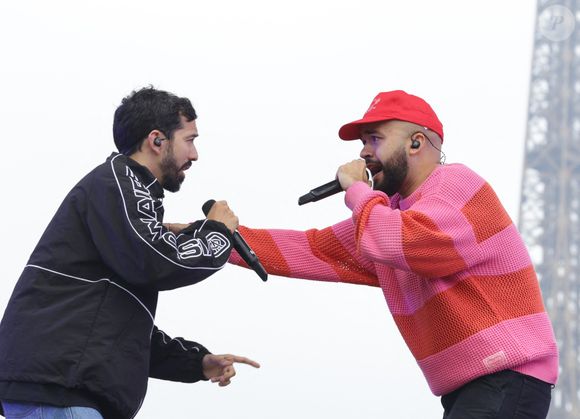 Bigflo et Oli (Florian et Olivier Ordonnez) lors du concert à l'occasion de l'opération "vacances de OUF, journée des oubliés des vacances" pour les 80 ans du Secours Populaire au Champ-de-Mars à Paris le 20 août 2025.

© Coadic Guirec / Bestimage