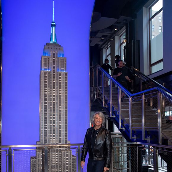 Jon Bon Jovi illumine l'Empire State Building à New York City, New York, Etats-Unis, le 15 septembre 2023. ©  © Ron Adar/TheNEWS2/ZUMA Press/Bestimage