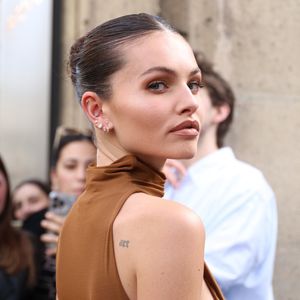 Thylane Blondeau aux arrivées au défilé Nina Ricci Mode Collection Prêt-à-Porter Automne/Hiver 2025-2026 lors de la Fashion Week de Paris (PFW) à l'hôtel Salomon de Rotschild, à Paris, France, le 7 mars 2025. © Denis Guignebourg/Bestimage