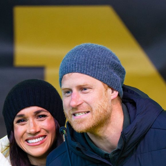 Le prince Harry, duc de Sussex et Meghan Markle, duchesse de Sussex, assistent à un match de basketball en fauteuil lors des "Invictus Games Vancouver Whistler 2025" à Vancouver, le 9 février 2025. (Backgrid USA / Bestimage).