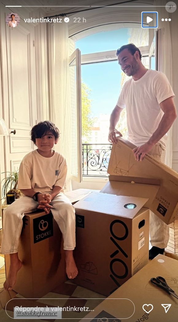 La veille, l'homme de sa vie a déballé des cartons d'accessoires pour bébé avec son adorable fiston.

Valentin Kretz s'immortalise sur Instagram avec son fils Noah en train de déballer des cartons d'accessoires pour bébé (Capture d'écran Instagram - ce jeudi 21 août 2025).