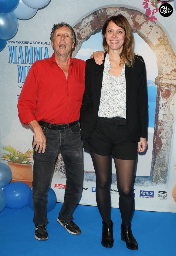 Antoine de Maximy et sa compagne Magalie Benet - Soirée de gala pour la première de la comédie musicale "Mamma Mia ! Le Musical" au Casino de Paris le 26 octobre 2023. © Coadic Guirec/Bestimage