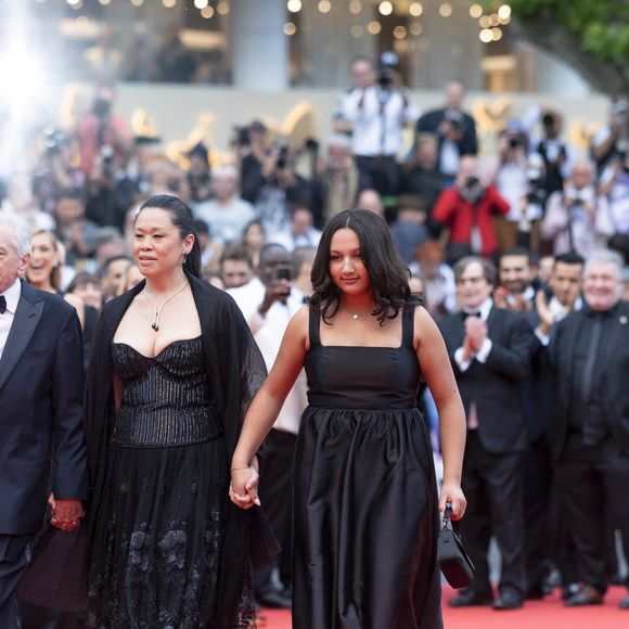 Robert De Niro, sa compagne Tiffany Chen, sa fille Helen Grace De Niro, la nounou avec le dernier enfant de l'acteur - Montée des marches du film « Partir un jour » pour la cérémonie d’ouverture du 78ème Festival International du Film de Cannes, au Palais des Festivals à Cannes. Le 13 mai 2025
© Jacovides-Moreau / Bestimage
