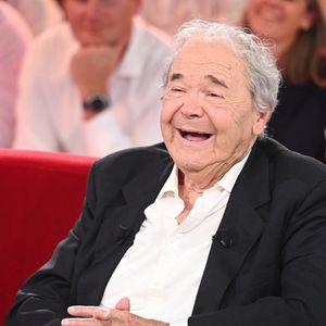 Le couple a quitté Gennevilliers pour s’installer à Nangis, en Seine-et-Marne, afin de vivre plus confortablement.

Pierre Perret lors de l'enregistrement de l'émission Vivement Dimanche, au studio Rive gauche, à Paris, France, le 22 octobre 2025, présentée par M.Drucker, diffusée sur France 3 le 16 novembre 2025. © Guillaume Gaffiot/Bestimage