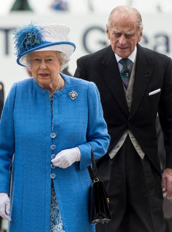 La reine Elisabeth II et son mari et le prince Philip, Duc d'Edimbourg  - La reine Elisabeth II d'Angleterre assiste au Derby d'Epsom 2016, course hippique à Epsom le 4 juin 2016.
Crédit : AGENCE / BESTIMAGE