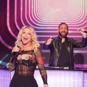 Exclusif - Kelly Vedovelli, Cyril Hanouna, sur le plateau de l’émission « TPMP » présentée par C.Hanouna et diffusée en direct sur C8, Paris, France, le 24 fevrier 2025. © Jack Tribeca / Bestimage