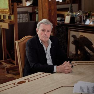 Les derniers instants d’Alain Delon dévoilés

Exclusif - Premier tournage avec Alain Delon à Douchy-Montcorbo, France. © Cyril Moreau/Bestimage