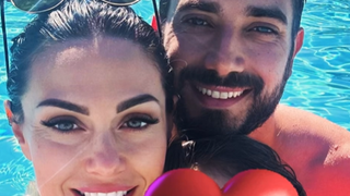 "Le mieux est que bébé reste au chaud mais..." : Emilie (Mariés au premier regard) enceinte et admise à la maternité avant l'heure