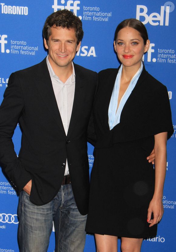 Guillaume Canet et Marion Cotillard (habillee en Dior Haute Couture) - Photocall du film "Blood Ties" au festival du Film de Toronto