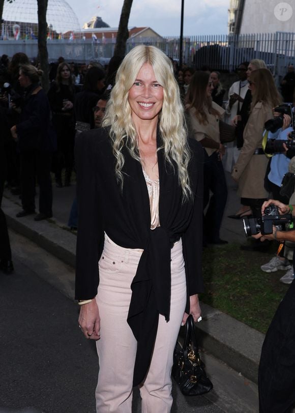 Claudia Schiffer au défilé Chloé "Collection Femme Prêt-à-Porter Printemps/Eté 2026" lors de la Fashion Week de Paris, le 5 octobre 2025
© Denis Guignebourg / Bestimage