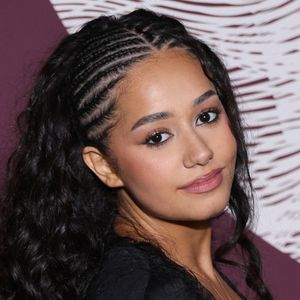 À 28 ans, Léna Mahfouf incarne la réussite absolue sur Internet. Elle est devenue l'icône incontestée de toute une génération sur YouTube.

Léna Mahfouf au photocall du dîner de la 51ème cérémonie des César au Fouquet's à Paris, France. 

© Denis Guignebourg/Bestimage