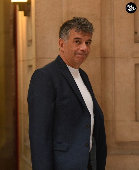Le présentateur de télévision et agent immobilier français Stéphane Plaza quitte les lieux après avoir été condamné à une peine de 18 mois de prison avec sursis en appel dans le cadre de son procès pour violences conjugales à Paris, en France, le 18 septembre 2026. Photo de Florian Poitout/ABACAPRESS.COM