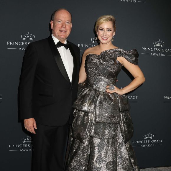 Discrète et installée aux États-Unis, Jazmin continuerait néanmoins à apparaître de temps à autre aux côtés de son père, notamment lors du gala new-yorkais de la Fondation Princesse Grace. 

23 octobre 2024, New York, États-Unis : le prince Albert II de Monaco et sa fille, l’actrice et chanteuse Jazmin Grace Grimaldi, lors du gala du 40e anniversaire des Princess Grace Awards, qui s’est tenu à l’hôtel Pierre. (Crédit photo : © Nancy Kaszerman/ZUMA Press Wire)