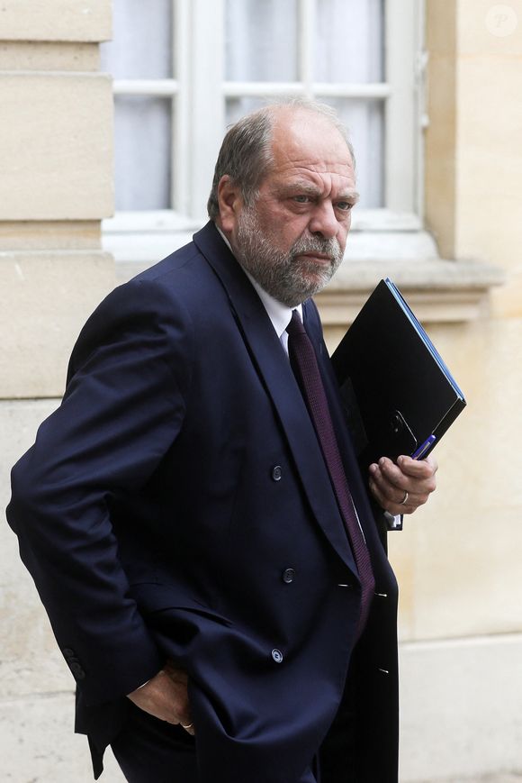 Eric Dupond-Moretti, ministre de la Justice, garde des Sceaux quitte le Comité interministériel des villes à l'hôtel de Matignon, à Paris, France, le 30 juin 2023. Dans le contexte des tensions que connaissent certaines villes, le déroulé du CIV a été adapté : il permettra d’échanger sur les événements actuels et de présenter les mesures que porte le Gouvernement en faveur des quartiers prioritaires de la politique de la ville: le plan "Quartiers 2030". © Stéphane Lemouton/Bestimage