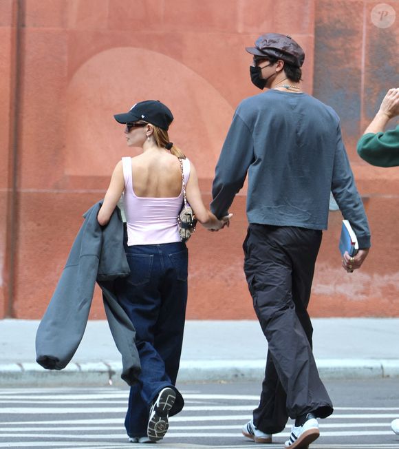 L'acteur australien et star d'Euphoria Jacob Elordi et sa petite amie Olivia Jade Giannulli font du shopping à Soho, New York, NY le 10 juin 2023. Photo by Dylan Travis/ABACAPRESS.COM