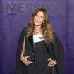 Carla Bruni au déflié Messika : en robe cape, elle retrouve une grande amie face à Ophélie Meunier en robe fendue