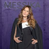 Carla Bruni au déflié Messika : en robe cape, elle retrouve une grande amie face à Ophélie Meunier en robe fendue