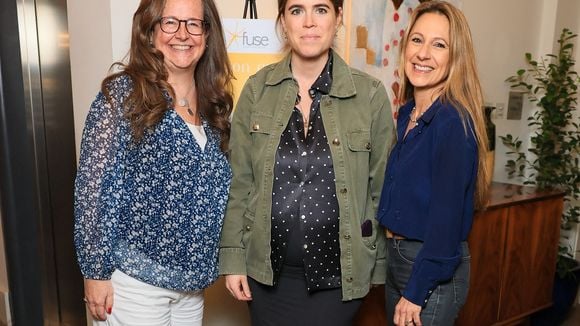 Eugenie d'York bientôt maman pour la troisième fois : sortie à Londres après l'officialisation, avec un combo tenue longue et sneakers blanches