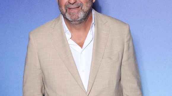 Kad Merad lié à Enya depuis toujours, la jeune actrice et réalisatrice raconte leur "histoire qui est un peu pathétique"