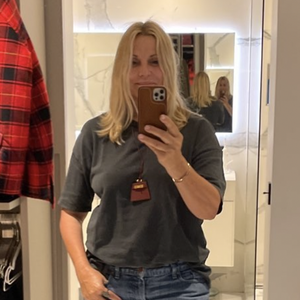 Lors du confinement lié à la pandémie de covid-19, celle qui a déjà participé au Grand concours des animateurs sur TF1 avait d'ailleurs partagé quelques images de son intérieur.
Capture d'écran Instagram de @Sophiefavier
