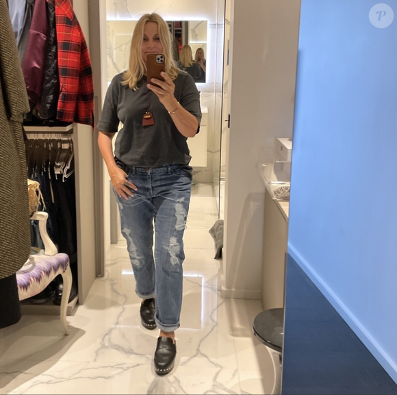 Lors du confinement lié à la pandémie de covid-19, celle qui a déjà participé au Grand concours des animateurs sur TF1 avait d'ailleurs partagé quelques images de son intérieur. 

Capture d'écran Instagram de @Sophiefavier