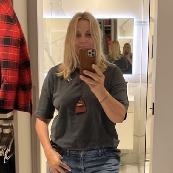 Lors du confinement lié à la pandémie de covid-19, celle qui a déjà participé au Grand concours des animateurs sur TF1 avait d'ailleurs partagé quelques images de son intérieur. 

Capture d'écran Instagram de @Sophiefavier