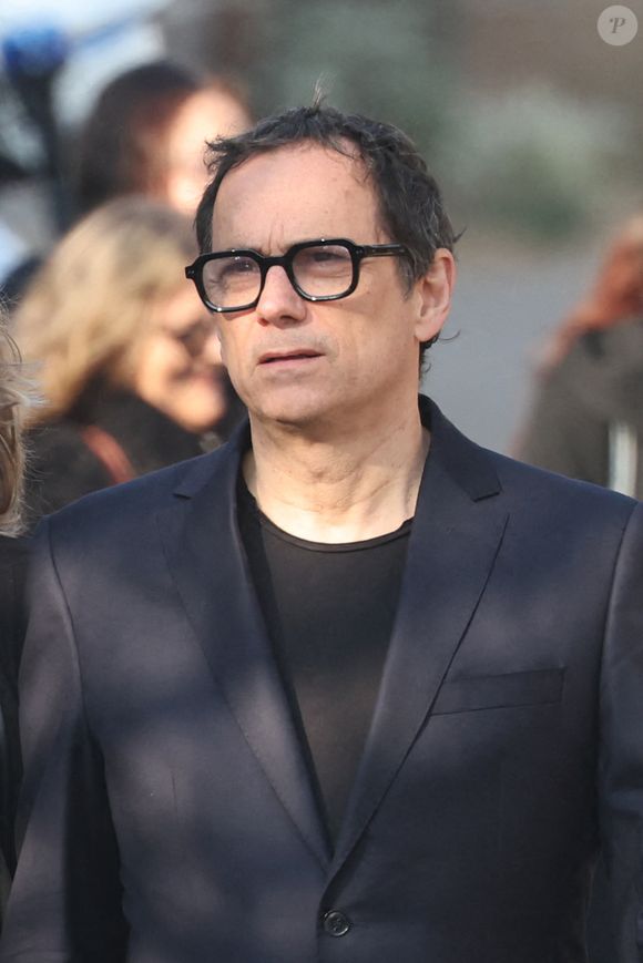 James Huth, réalisateur du film "Brice de Nice" - Arrivées aux obsèques de Bruno Salomone en l'église Sainte-Anne de Polangis de Joinville-le-Pont (Val-de-Marne) le 23 mars 2026. © Cyril Moreau - Dominique Jacovides / Bestimage