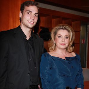 Catherine Deneuve et Valentin Montand assistent à la projection de 'Le sauvage' à la Cinémathèque Française de Paris, France le 26 septembre 2011. Photo Denis Guignebourg/Abaca