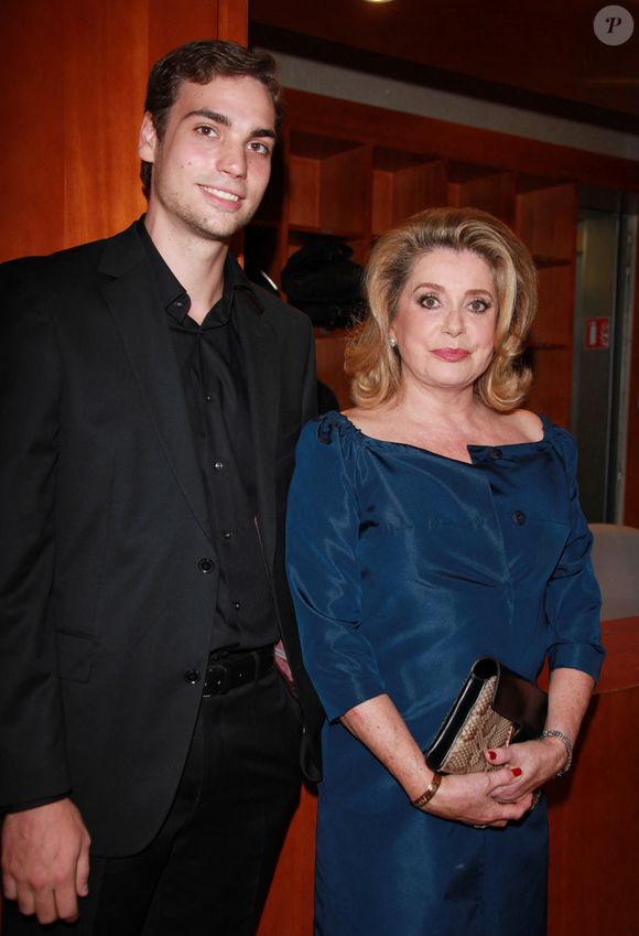 Catherine Deneuve et Valentin Montand assistent à la projection de 'Le sauvage' à la Cinémathèque Française de Paris, France le 26 septembre 2011. Photo Denis Guignebourg/Abaca