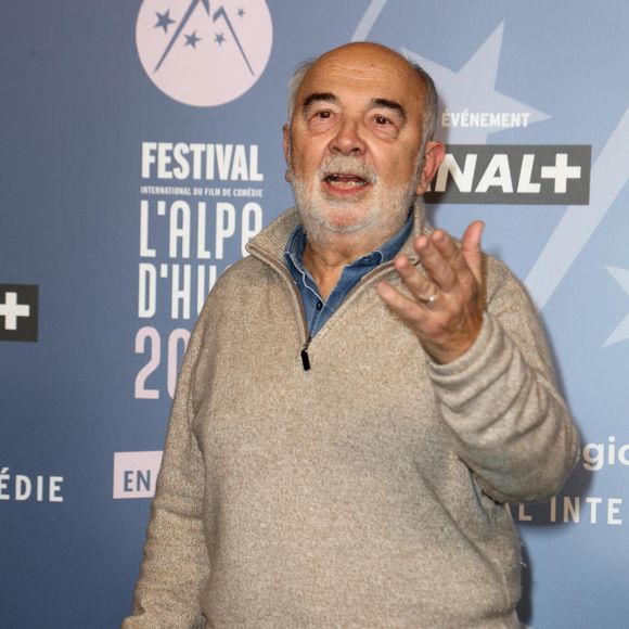 Gérard Jugnot - Tapis rouge lors du 29ème Festival International du Film de Comédie de l'Alpe d'Huez le 20 Janvier 2026. © Dominique Jacovides/Bestimage