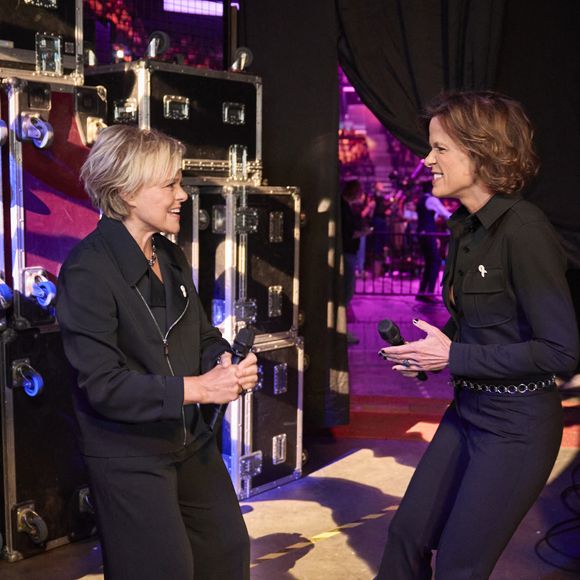 Exclusif - Muriel Robin, Anne Le Nen - Backstage - Enregistrement du concert "Nos voix pour toutes", au profit de La fondation des femmes, à l'Adidas Arena à Paris, diffusée le 11 décembre 2024 sur TMC. © Cyril Moreau-Coadic Guirec / Bestimage