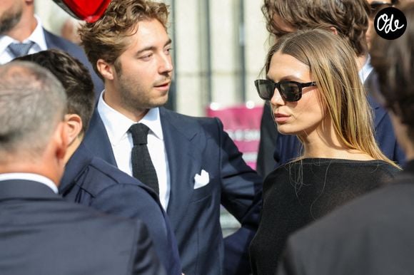 Héloïse Agostinelli, la fille de la défunte - Sortie des obsèques de Mathilde Favier en l'église Saint-Sulpice à Paris le 31 aout 2026. © Dominique Jacovides-Cyril Moreau/Bestimage