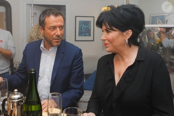 Exclusif - No Web - Bernard Montiel, Liane Foly - Sketch "L'après dîner" - Tournage de l'émission "Sketch Story" à Neuilly-sur-Seine. Le 23 septembre 2022
C’est l’une des nouveautés de cette rentrée 2022. 
Samedi 8 octobre à 21h10, retrouvez « Sketch Story », la nouvelle création originale de France 2 dans laquelle les stars de l’humour vont réinterpréter leurs sketchs les plus célèbres dans de courtes fictions !
Dans ce show d’humour inédit, présenté par L.Boccolini, découvrez les sketchs cultes comme vous ne les avez jamais vus :
« Le train pour Pau » de Chevallier et Laspalès, « Les coiffeuses » des Chevaliers du Fiel, « Le permis de conduire » de M.Robin et P.Palmade, « Le cocktail mondain » d’A.Roumanoff, « Les pétasses » des Inconnus, « François Hollande » de L.Gerra,  « Madame Sarfati : Allô la police » d’É.Kakou, « Chère Maman » de R.Magdane, etc.
L’émission sera aussi l’occasion pour les invités de la soirée de vous présenter sur scène leurs sketchs les plus drôles.
Humour, convivialité et originalité… Une soirée de rire totalement inédite à découvrir exclusivement sur France 2 !
© Christophe Clovis / Bestimage