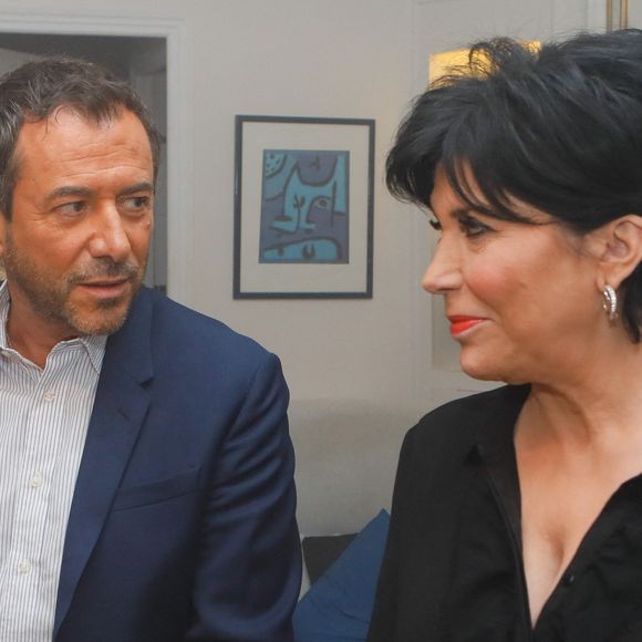 Exclusif - No Web - Bernard Montiel, Liane Foly - Sketch "L'après dîner" - Tournage de l'émission "Sketch Story" à Neuilly-sur-Seine. Le 23 septembre 2022
C’est l’une des nouveautés de cette rentrée 2022. 
Samedi 8 octobre à 21h10, retrouvez « Sketch Story », la nouvelle création originale de France 2 dans laquelle les stars de l’humour vont réinterpréter leurs sketchs les plus célèbres dans de courtes fictions !
Dans ce show d’humour inédit, présenté par L.Boccolini, découvrez les sketchs cultes comme vous ne les avez jamais vus :
« Le train pour Pau » de Chevallier et Laspalès, « Les coiffeuses » des Chevaliers du Fiel, « Le permis de conduire » de M.Robin et P.Palmade, « Le cocktail mondain » d’A.Roumanoff, « Les pétasses » des Inconnus, « François Hollande » de L.Gerra,  « Madame Sarfati : Allô la police » d’É.Kakou, « Chère Maman » de R.Magdane, etc.
L’émission sera aussi l’occasion pour les invités de la soirée de vous présenter sur scène leurs sketchs les plus drôles.
Humour, convivialité et originalité… Une soirée de rire totalement inédite à découvrir exclusivement sur France 2 !
© Christophe Clovis / Bestimage