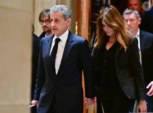 Carla Bruni est venue soutenir son mari Nicolas Sarkozy lors de son interrogatoire par la cour d'appel de Paris dans le cadre du procès du financement libyen de sa campagne de 2007. Paris le 7 avril 2026.

© Christian Liewig / Bestimage