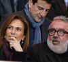 Leur rencontre n’a pas été un coup de foudre immédiat, mais une relation professionnelle qui a progressivement évolué.

Dominique Farrugia et sa femme Isabelle - Huitième de finale retour entre le Paris Saint-Germain et le Bayer Leverkusen au Parc des Princes remporté par les parisiens sur le score de 2-1 à Paris le 12 mars 2014.
DOMINIQUE JACOVIDES / BESTIMAGE