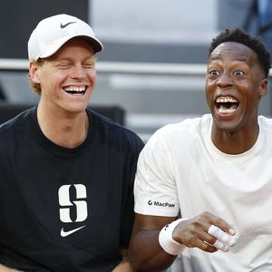 our saluer la carrière de "La Monf", le gratin du tennis mondial avait aussi fait le déplacement.

Jannik SINNER et Gael MONFILS - Soirée "Gael & Friends" à Roland Garros sur le court Phlippe Chatrier à Paris le 21 mai 2026.