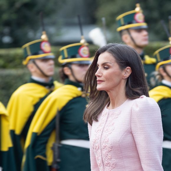 La première ministre d'Italie Giorgia Meloni accueille le roi Felipe VI d'Espagne et la reine Letizia à la Villa Doria Pamphilj à Rome le 11 décembre 2024.