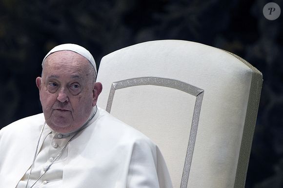 C'est le Vatican qui a annoncé la nouvelle 
Le pape François dirige l'audience générale hebdomadaire dans la salle Paul VI au Vatican le 12 février 2025.

Backgrid UK/ Bestimage