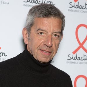 Michel Cymes participe à la soirée de lancement du Sidaction 2022 à la Salle Wagram le 07 mars 2022 à Paris, France. Photo par Nasser Berzane/ABACAPRESS.COM